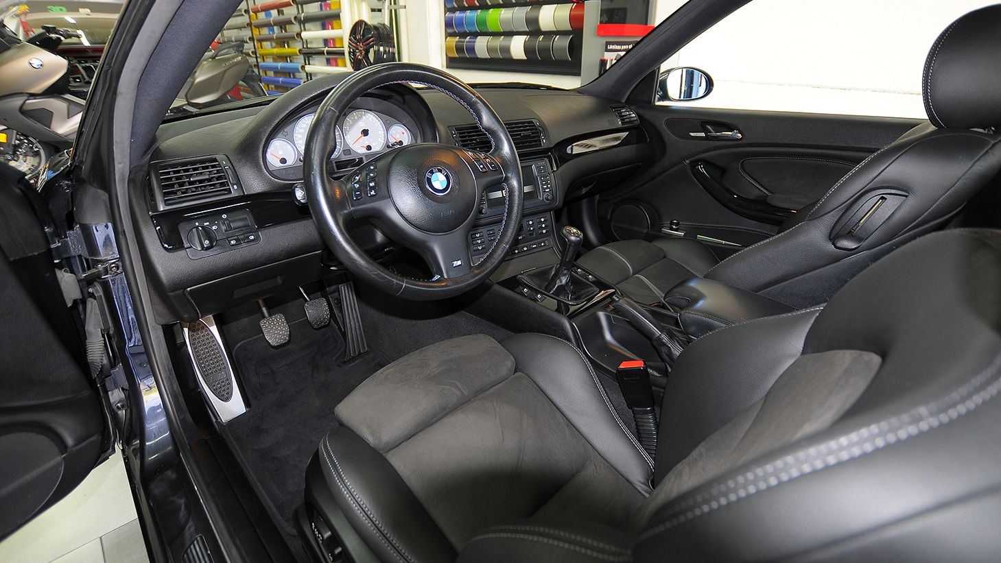 BMW M3 Tapizado de asientos en piel negra y alcántara