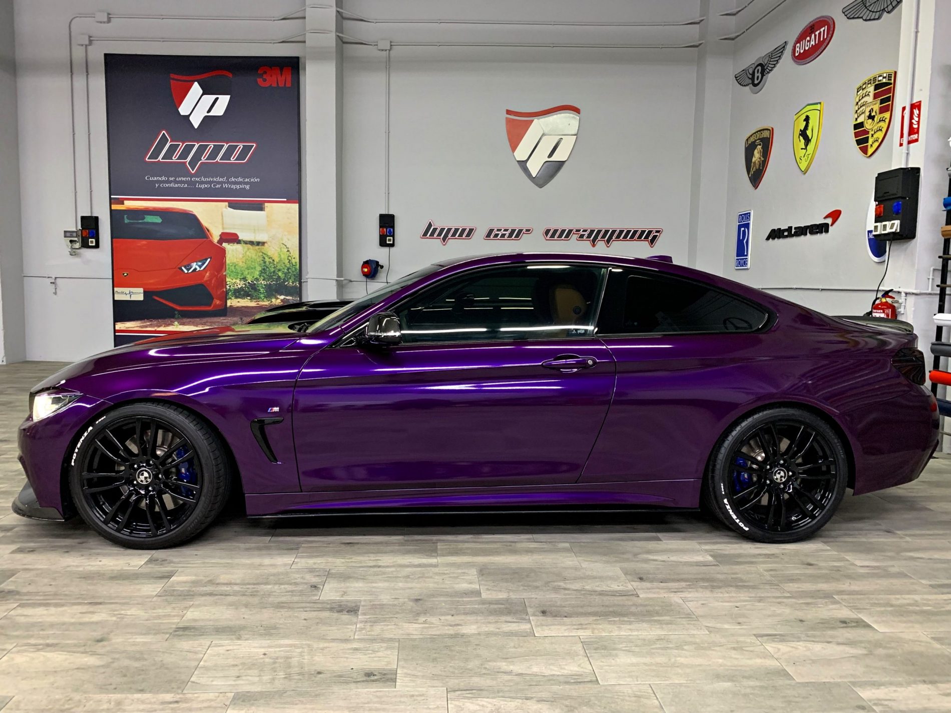 Lateral BMW 430 EDERBERRY PURPLE GLOSS